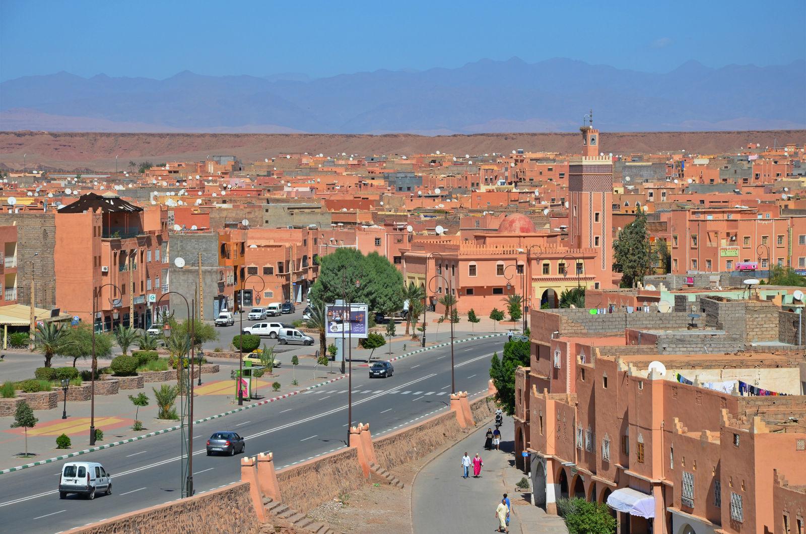 Guide Complet 2026 : Location de Voiture à Ouarzazate et Conseils de Route